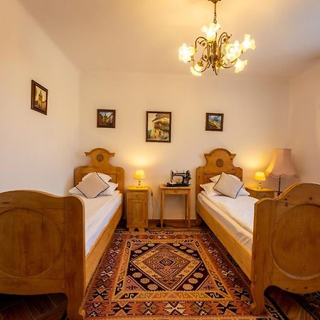 シギショアラ Casa Szabo Bed & Breakfast エクステリア 写真