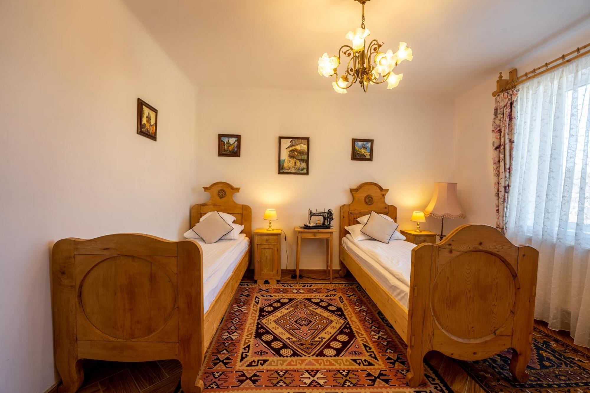シギショアラ Casa Szabo Bed & Breakfast エクステリア 写真