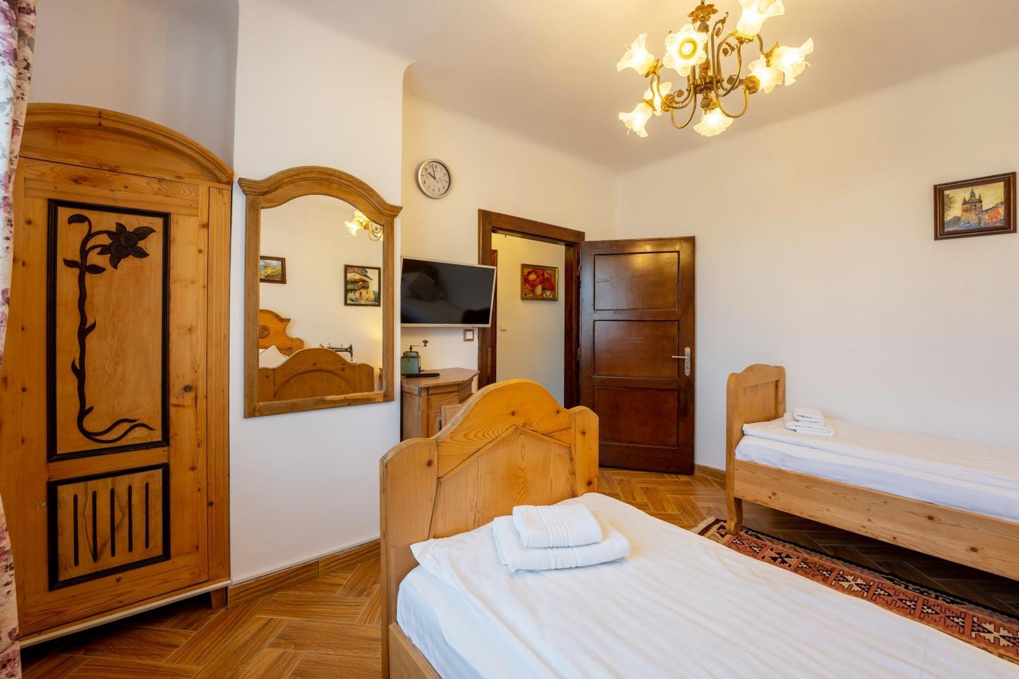 シギショアラ Casa Szabo Bed & Breakfast エクステリア 写真