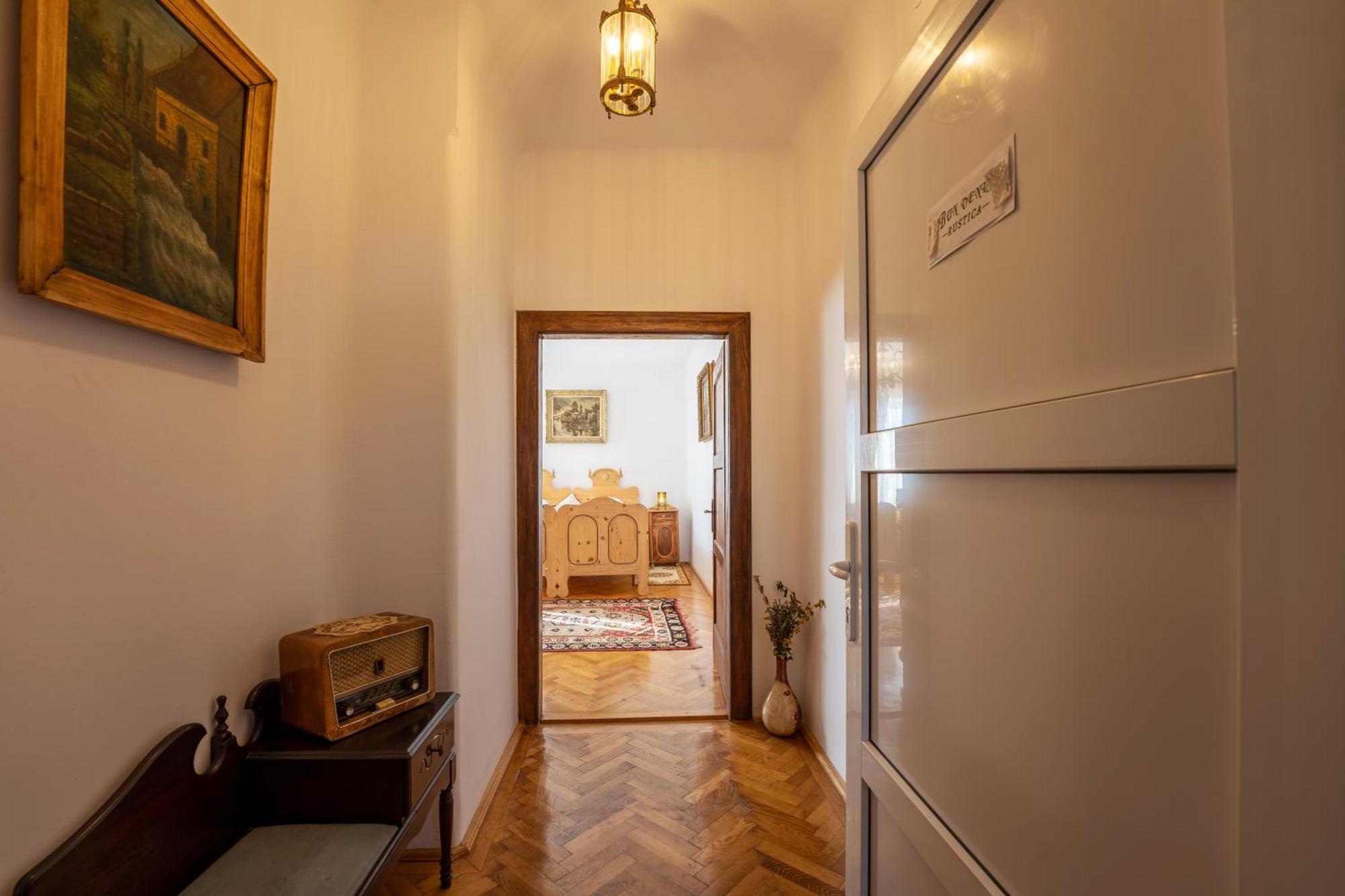シギショアラ Casa Szabo Bed & Breakfast エクステリア 写真